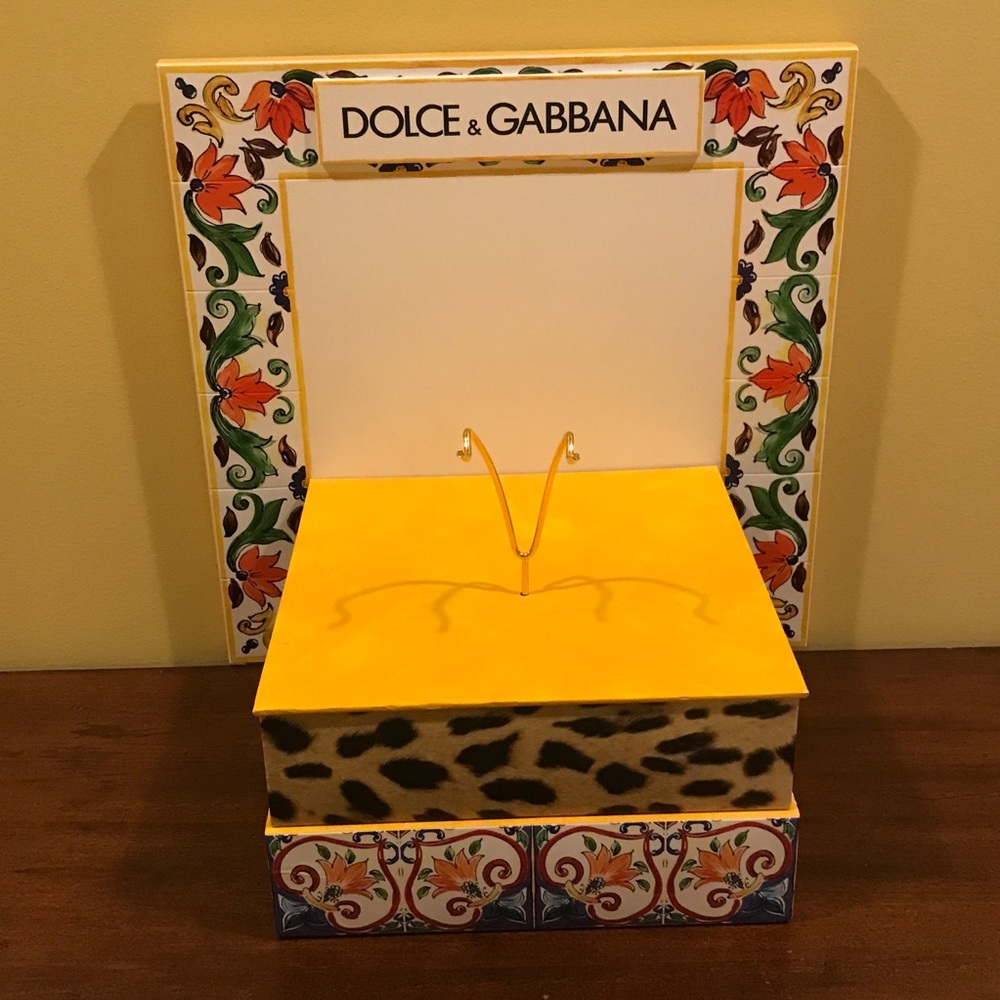 Dolce & Gabbana Display